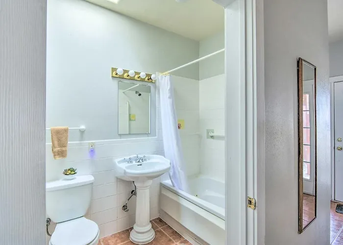 Single-story W/ Patio Space! *