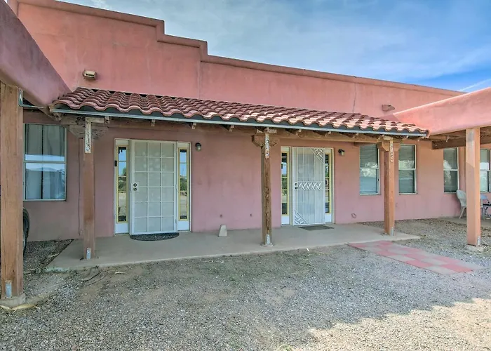 Apartment Single-story W/ Patio Space! Eloy