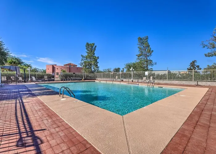 Single-story W/ Patio Space!