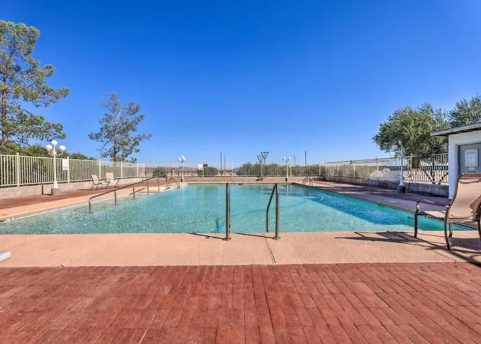 Single-story W/ Patio Space! Eloy